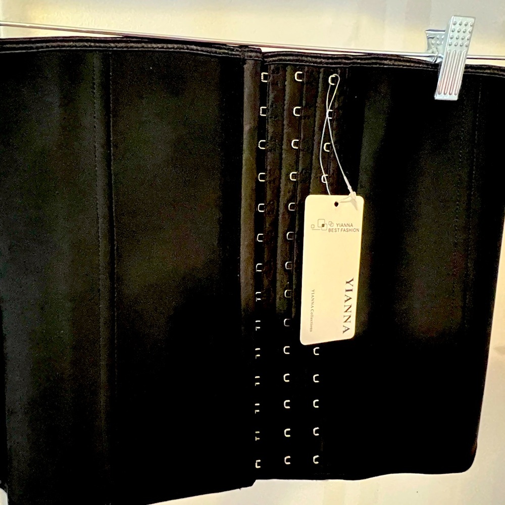 Yianna black waist trainer corset.